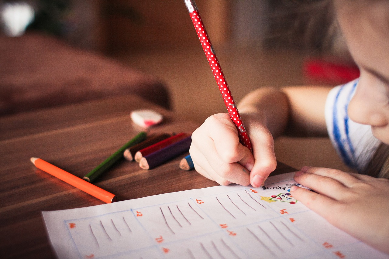 Qu es el juego del silencio de Mar a Montessori OBS Business School
