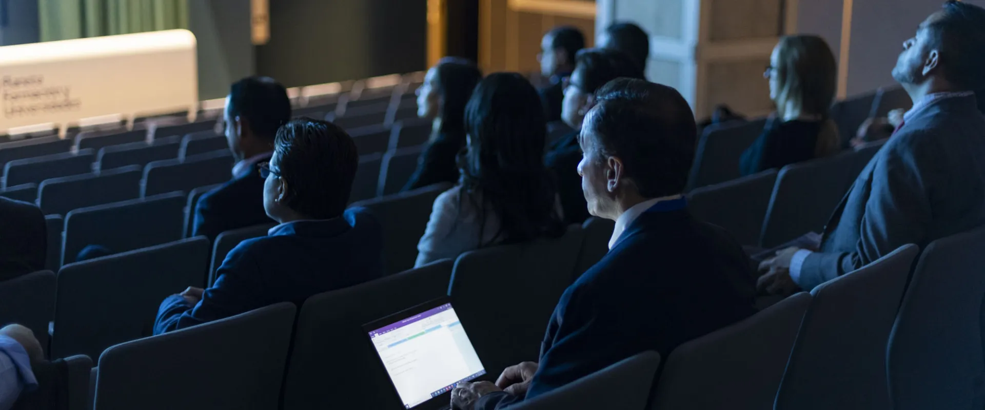 Evento 4 observatory presentación con gente presente 