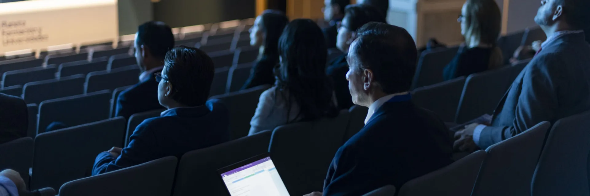 Evento 4 observatory presentación con gente presente 