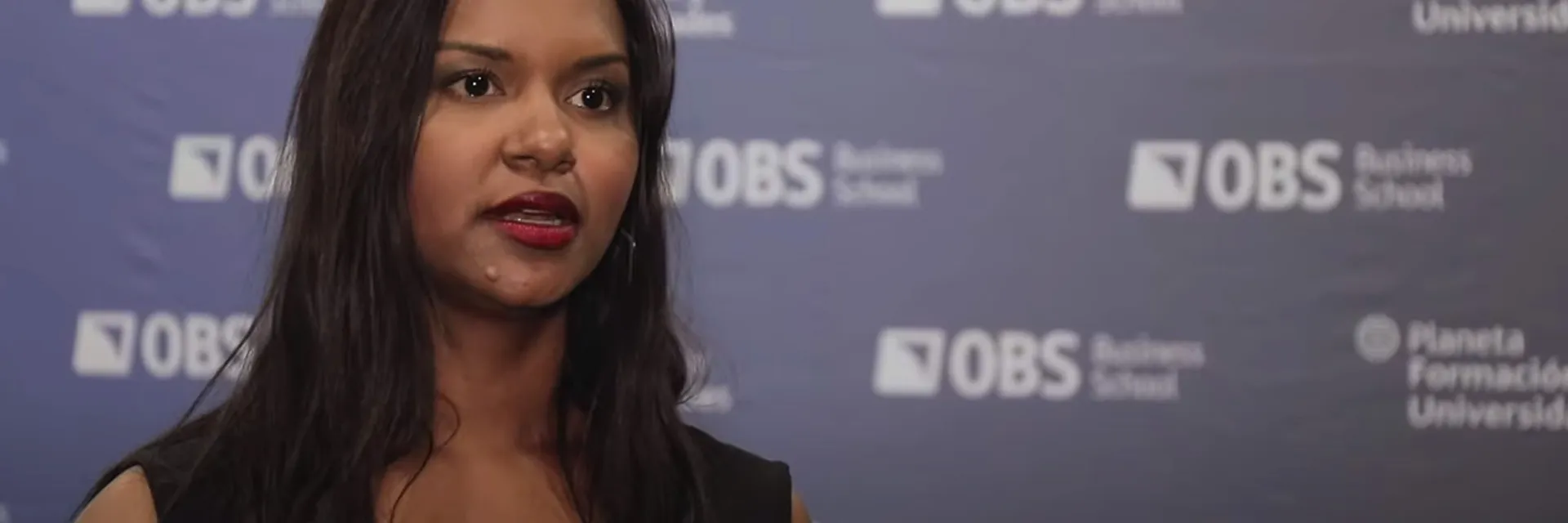 Descubre la opinión de la exalumna de OBS Claudia María Acosta sobre el Máster en Dirección de Comunicación Corporativa de OBS