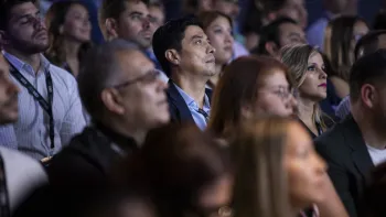 Público en el Alumni Welcome Experince 2025