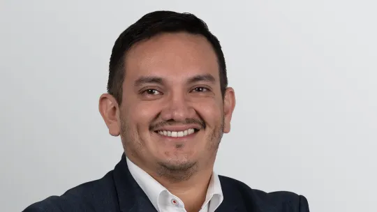 Carlos Fernandez Presidente Alumni