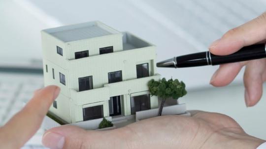 card sector inmobiliario