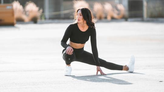 Chica haciendo deporte fitness