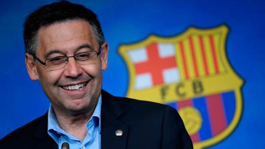 OBS celebra su graduación con un padrino de excepción: Josep Maria Bartomeu, presidente del FC Barcelona