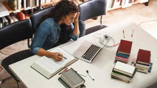 Ayudas al estudio PFU y Colombia 