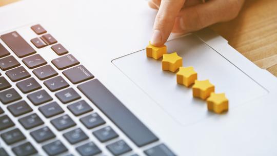 Hero del Máster en Gestión de la Experiencia del Consumidor de OBS Business School