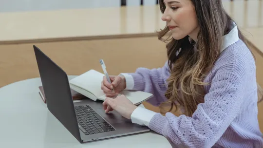 Avi Schneier participa en una webconference de OBS