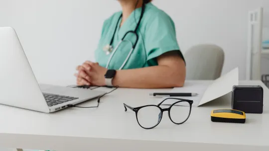 ¿Alguna vez imaginaste que podrías VISITAR AL MÉDICO sin moverte de tu casa?