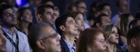 Público en el Alumni Welcome Experince 2025