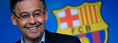OBS celebra su graduación con un padrino de excepción: Josep Maria Bartomeu, presidente del FC Barcelona