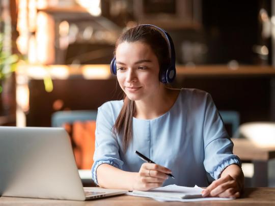 Menos del 40% de los educadores de la UE se siente preparado para utilizar las tecnologías digitales en el aula, descubre el informe de OBS