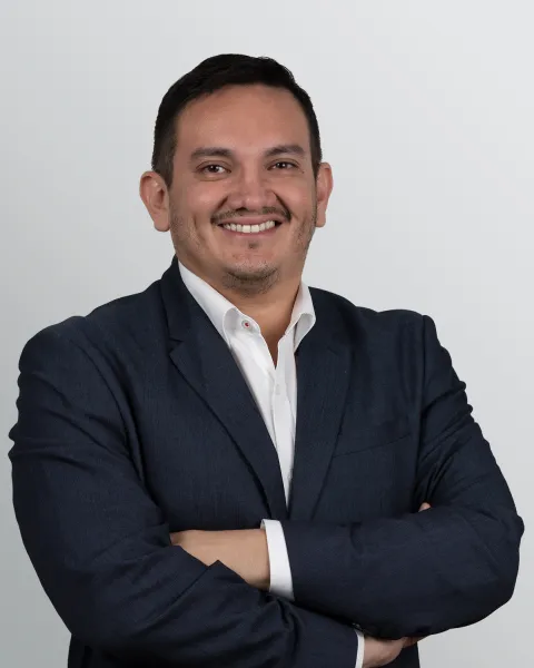 Carlos Fernandez Presidente Alumni