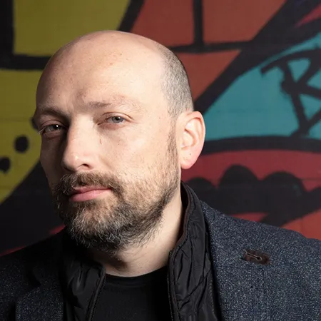 Christian Plata participa en un evento de Alumni OBS